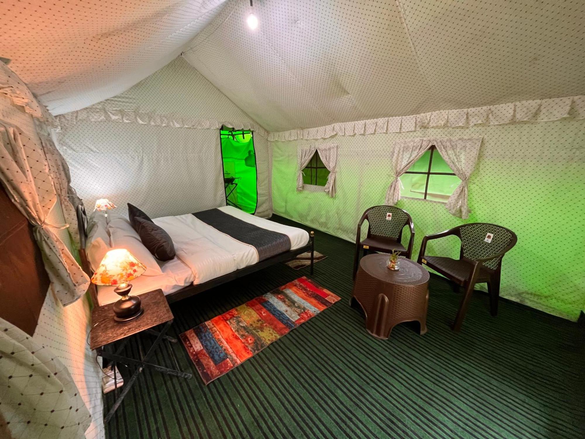 Himalayan Riverside Swiss Cottage Tents, Manali Esterno foto
