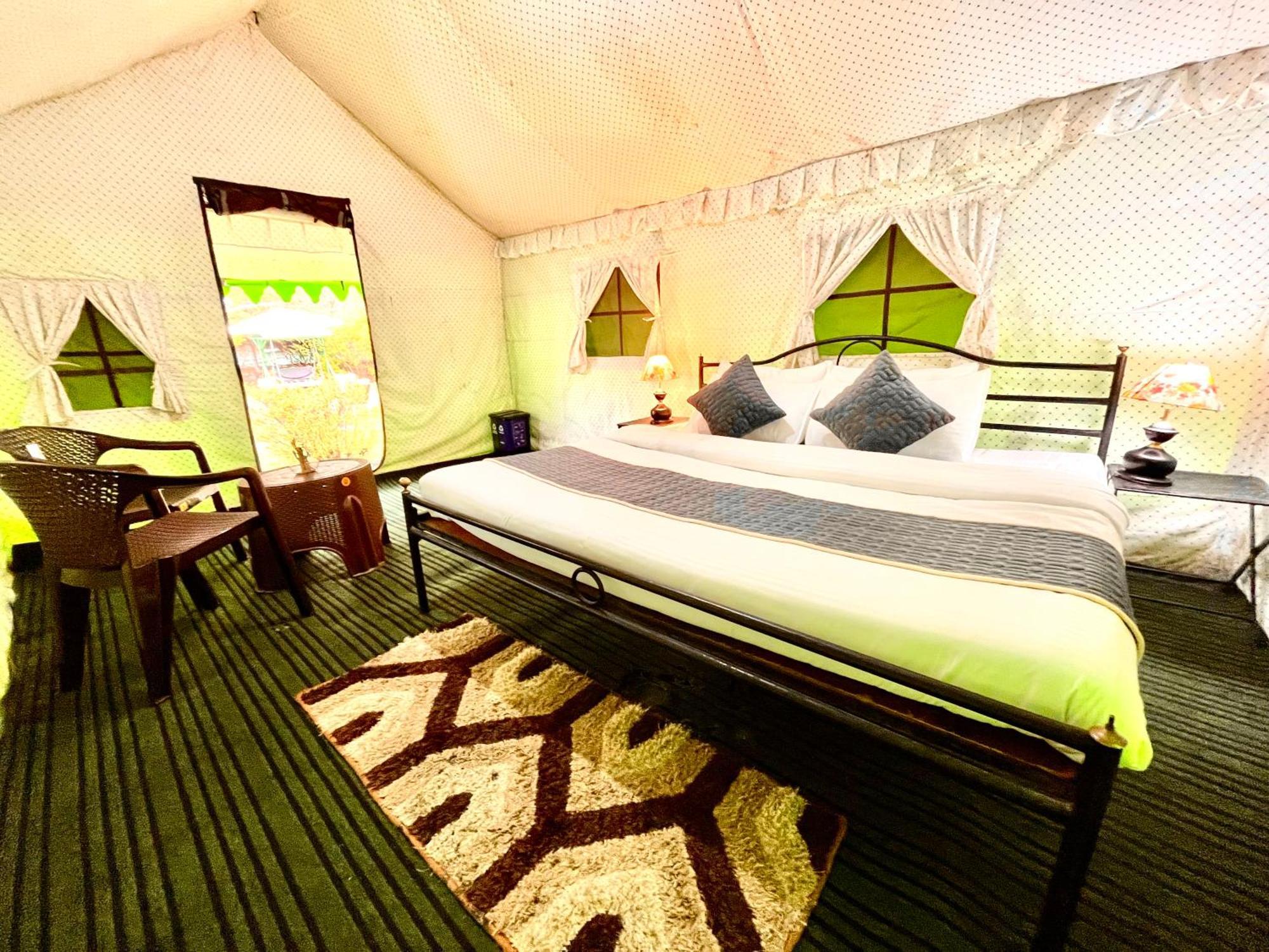Himalayan Riverside Swiss Cottage Tents, Manali Esterno foto