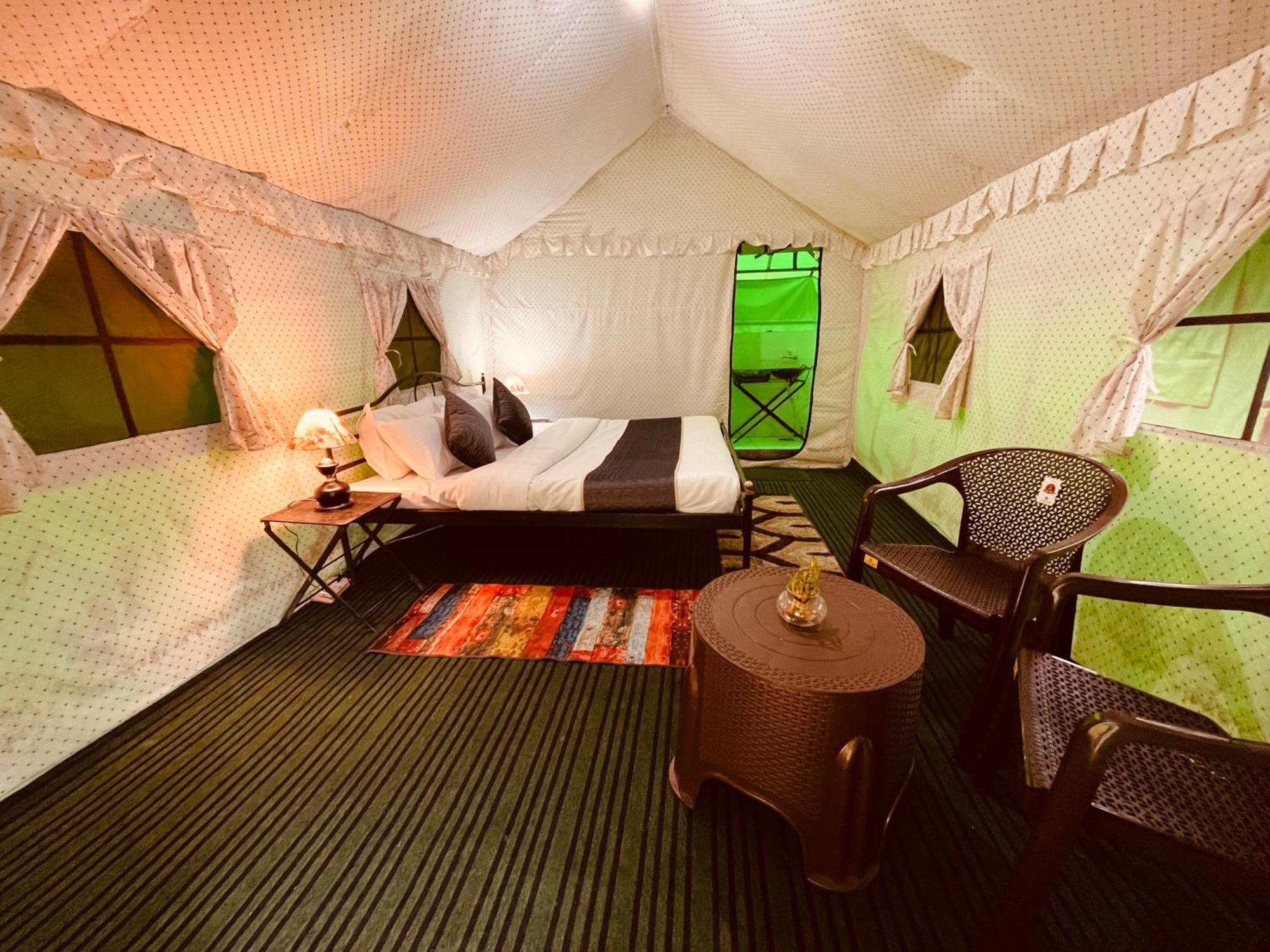 Himalayan Riverside Swiss Cottage Tents, Manali Esterno foto