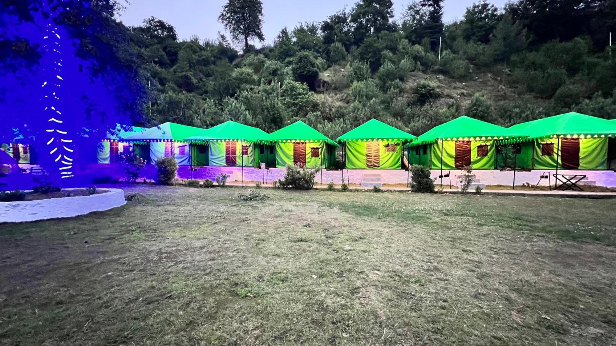 Himalayan Riverside Swiss Cottage Tents, Manali Esterno foto