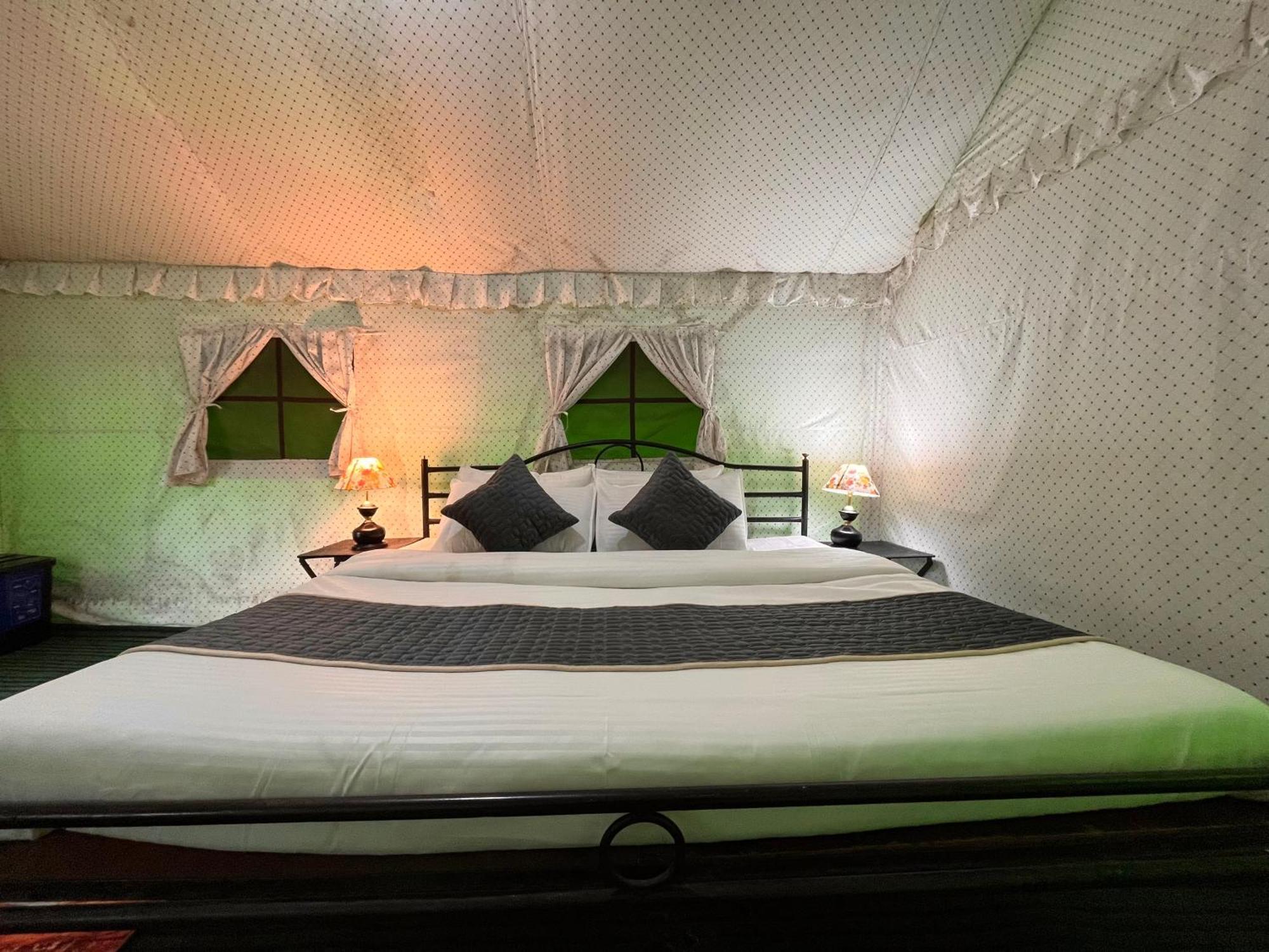Himalayan Riverside Swiss Cottage Tents, Manali Esterno foto