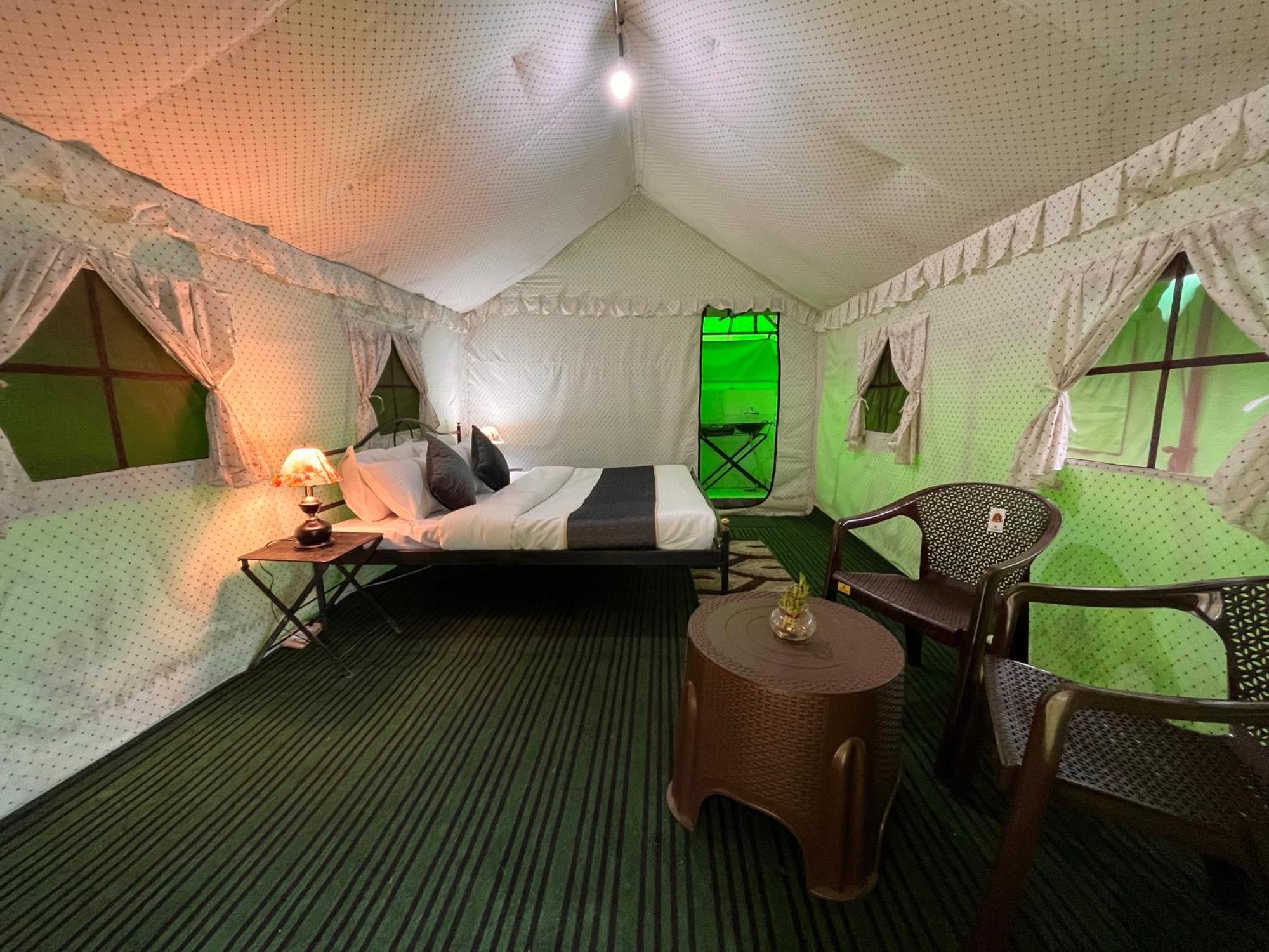 Himalayan Riverside Swiss Cottage Tents, Manali Esterno foto