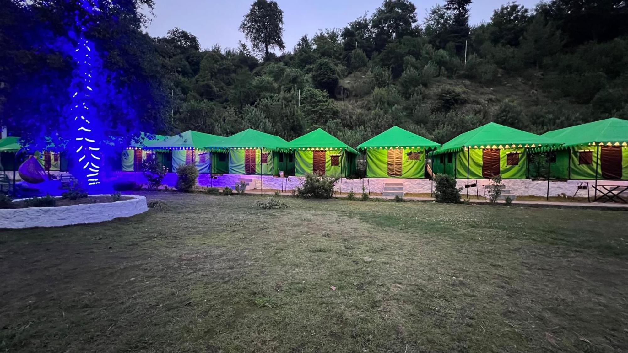 Himalayan Riverside Swiss Cottage Tents, Manali Esterno foto