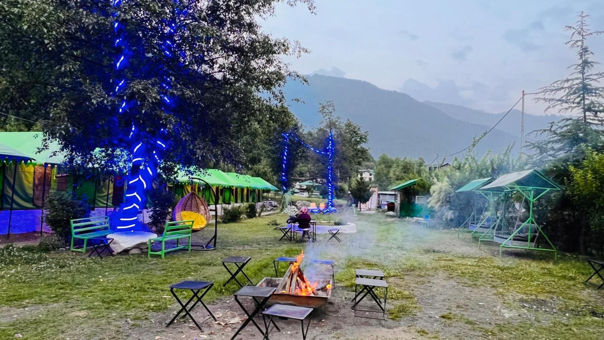 Himalayan Riverside Swiss Cottage Tents, Manali Esterno foto